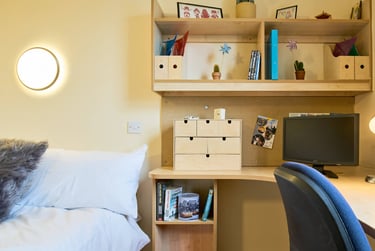 Lower Ground Floor En Suite at Europa, 190 Erskine Street, City Centre, Liverpool, L61AL - Image 1